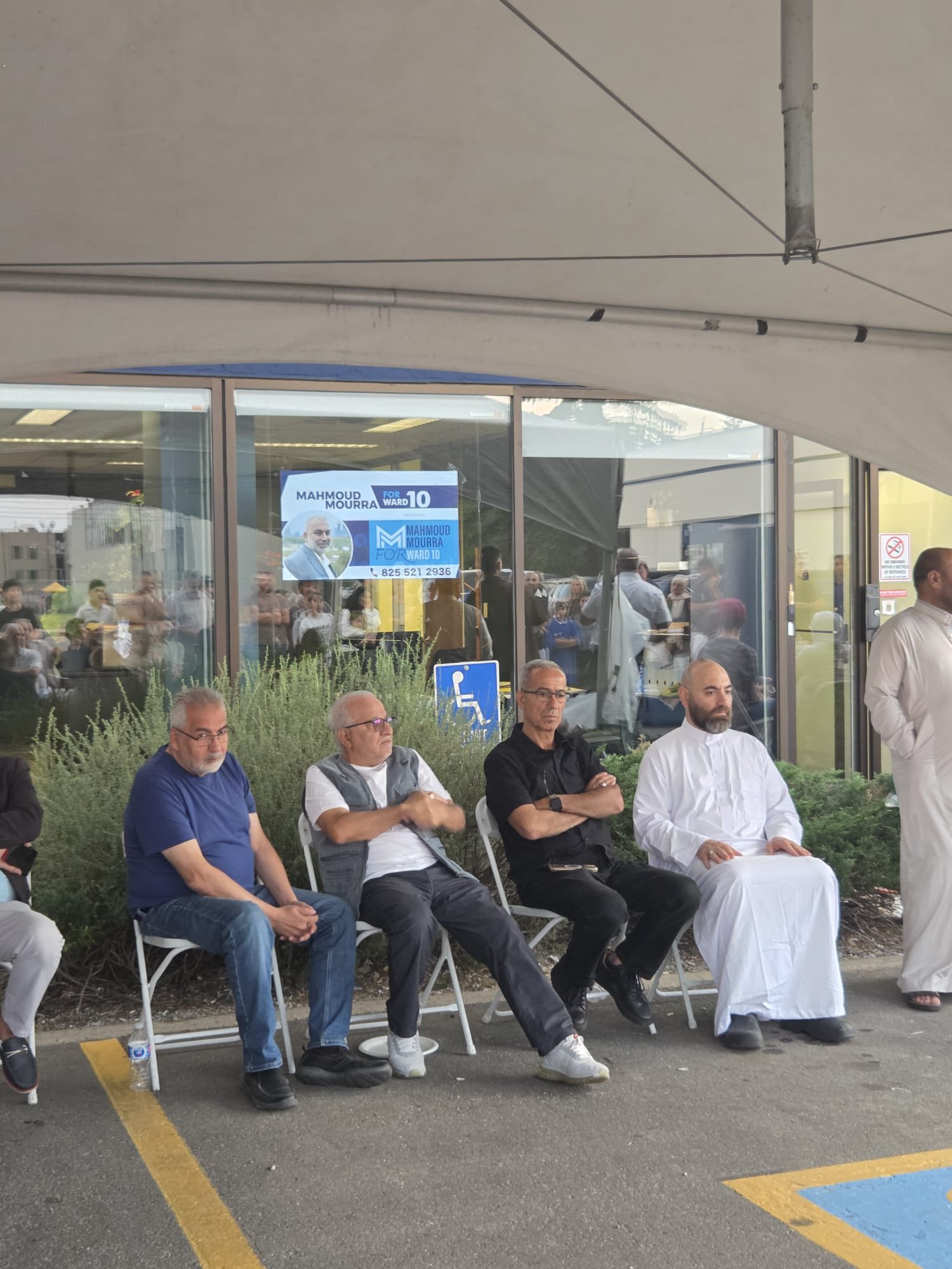 Mahmoud Mourra - Walking in Ward 10